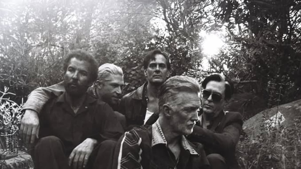 Ég er með tvo miða á Queens of the stone age í stæði til sölu. .