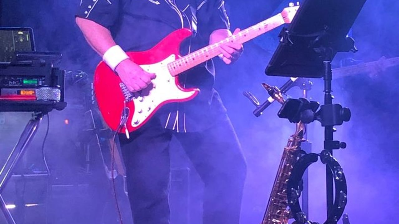 Money for Nothin - Dire Straits Tribute Show
