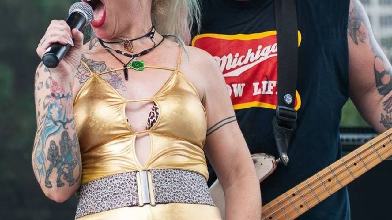 CHOKING SUSAN