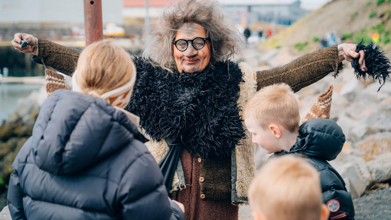Skessan og Fjóla tröllastelpa bjóða í lummur
