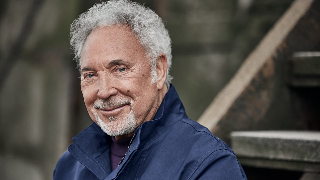 Tom Jones - COME GATHER ROUND 2026 | Ticket + Hotel