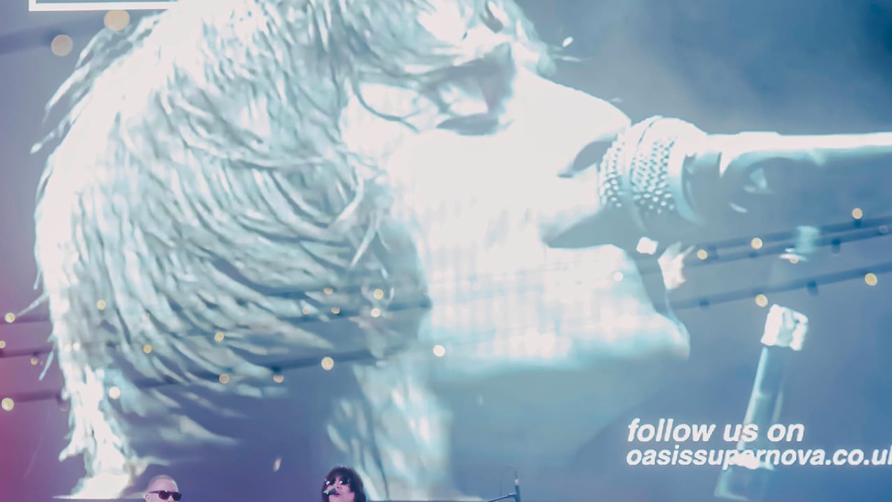 OASIS SUPERNOVA: The Knebworth Experience