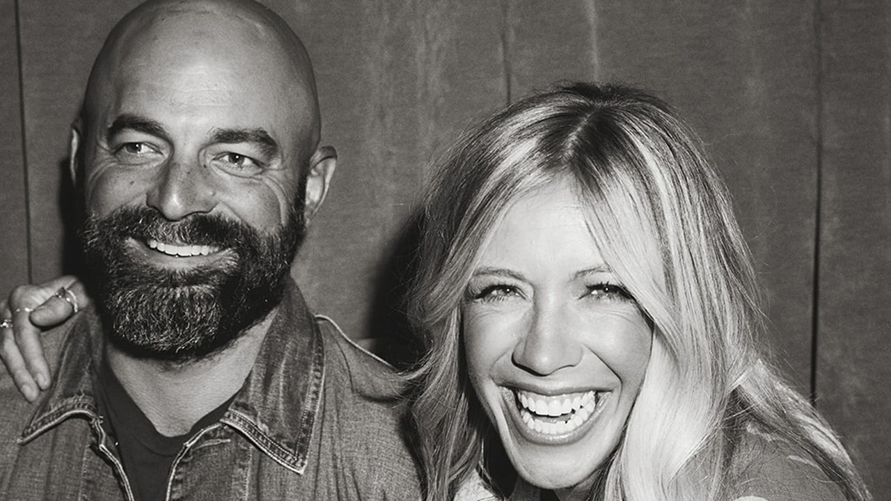 Drew and Ellie Holcomb???s Neighborly Christmas