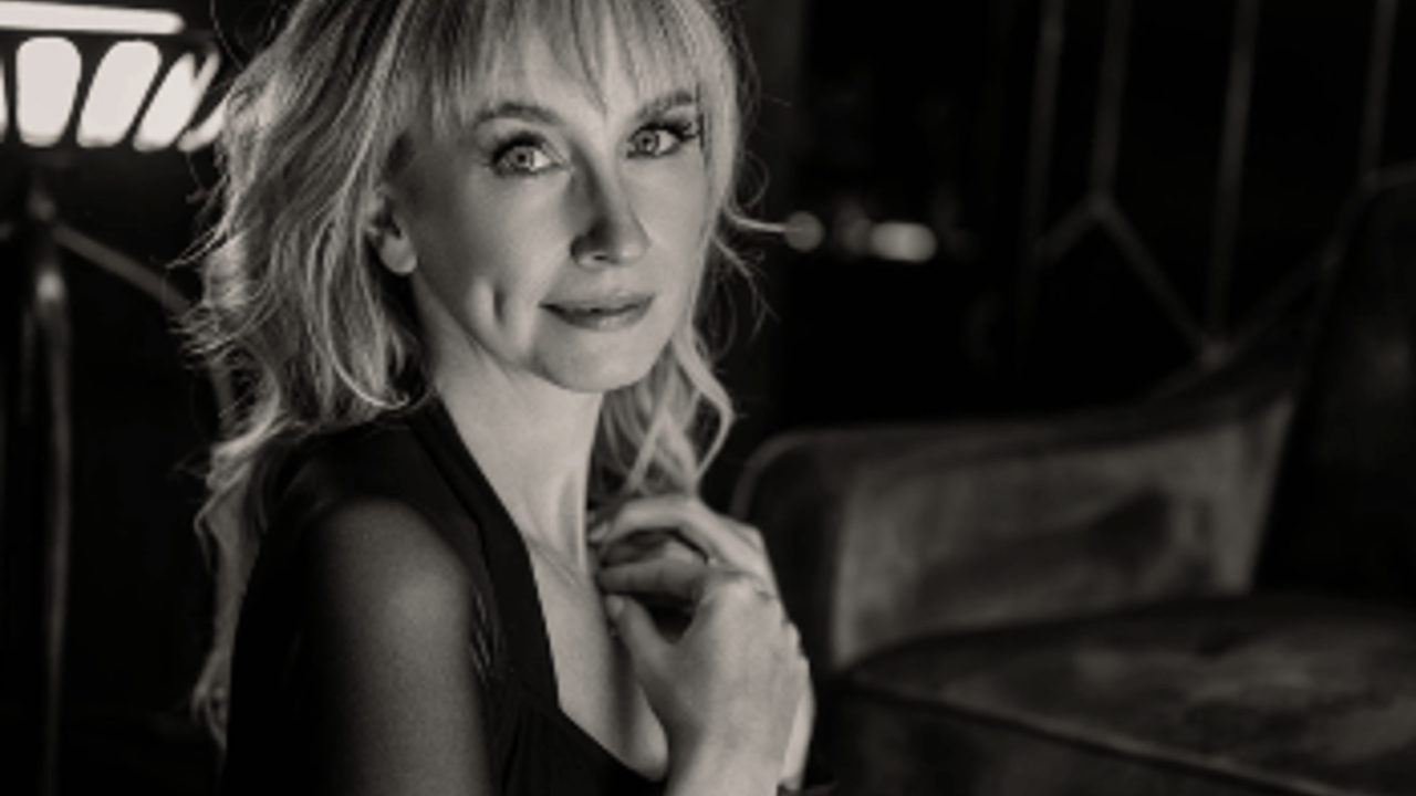 In The Round with Emily Shackelton & friends
