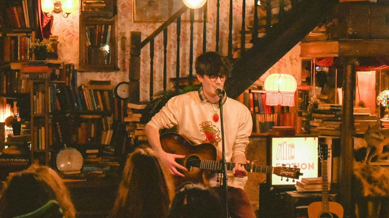 Charlie Bennett live in Leeds