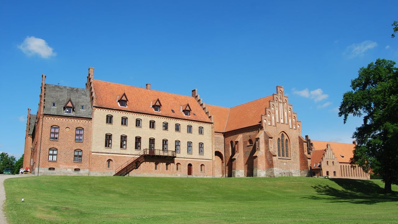 YOGA - Smukke steder i Næstved - Herlufsholm Skole og Gods