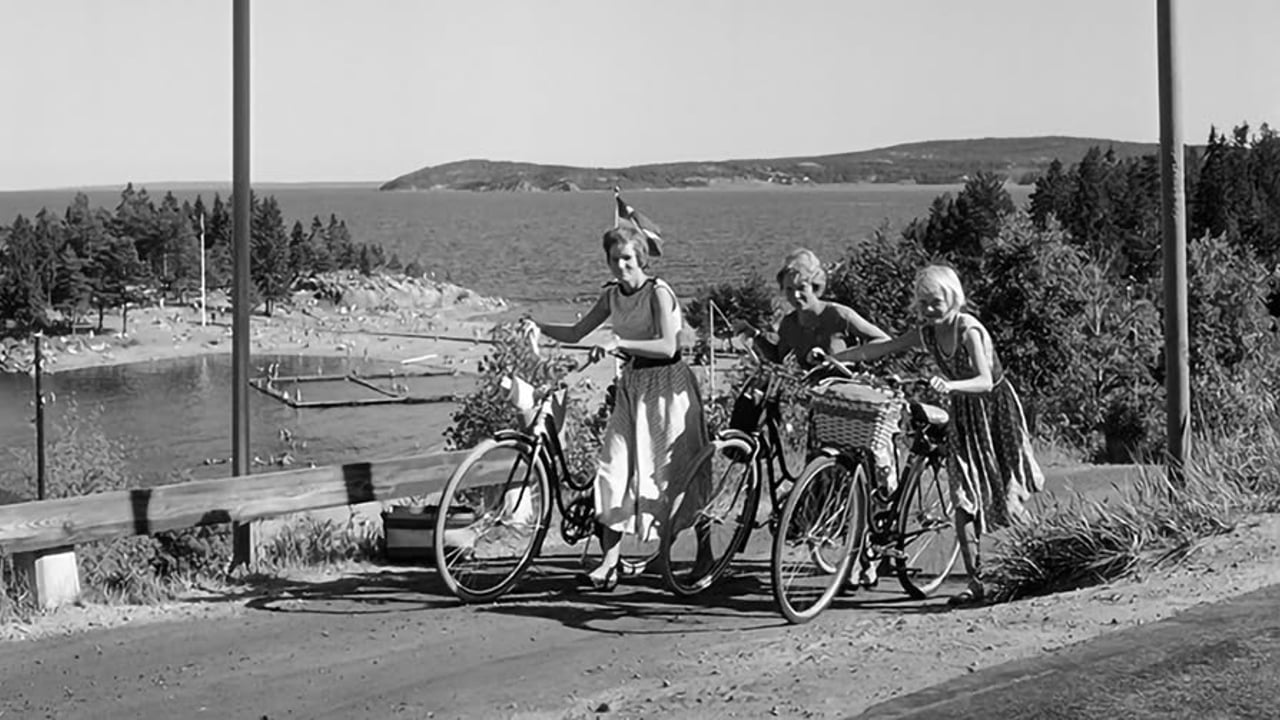 På cykel genom historien – bland badgäster, krigsfångar och sågverksfolk  