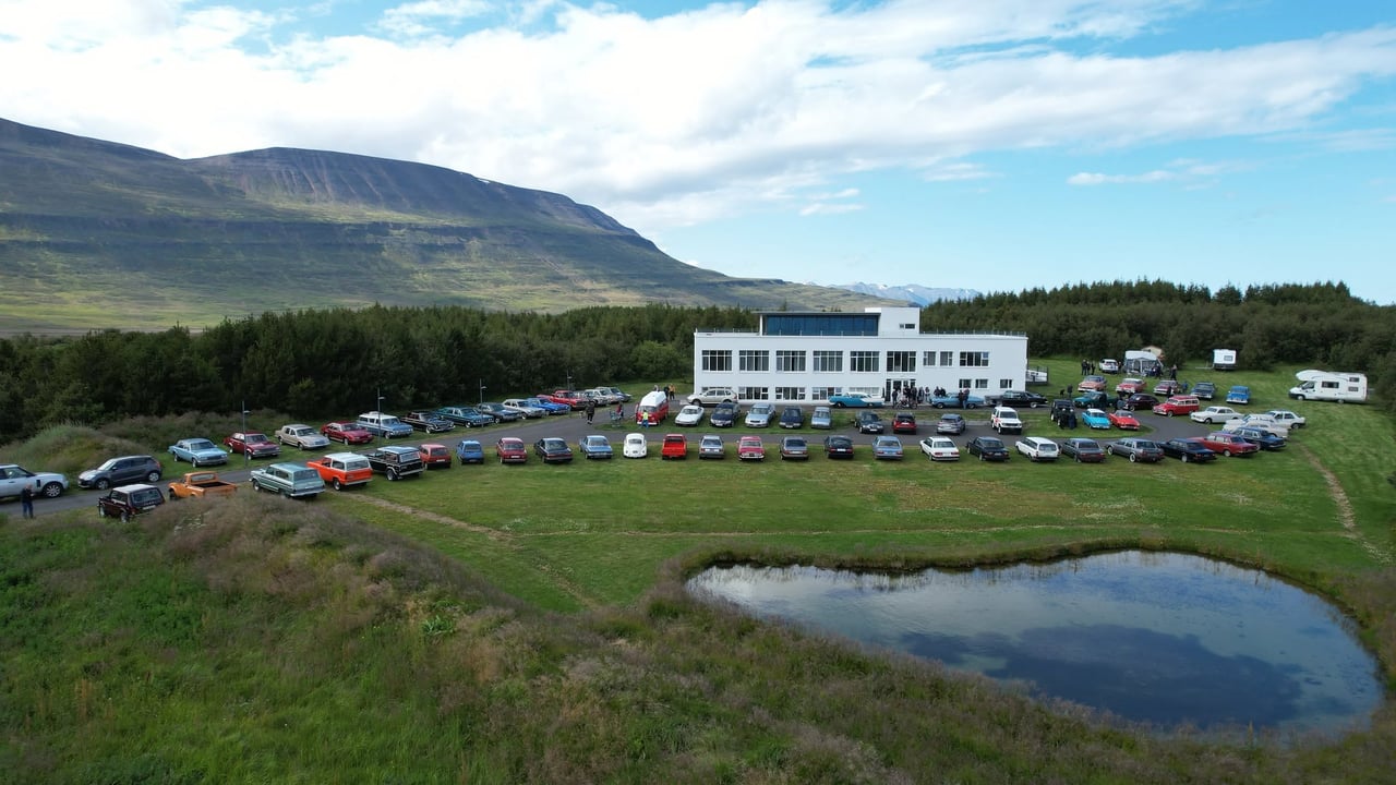 Verslunarmannahelgin-Laugardagur. Fornbílasýning við Hótel Hjalteyri.