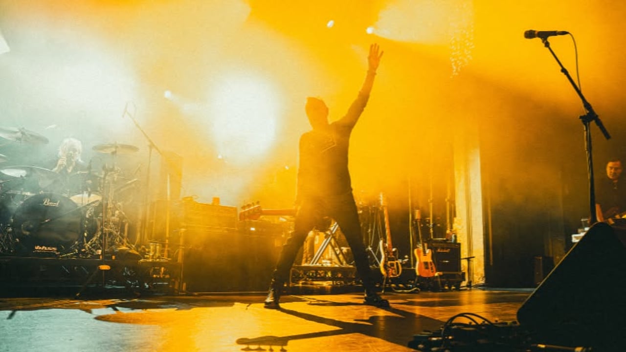 Peter Hook & The Light