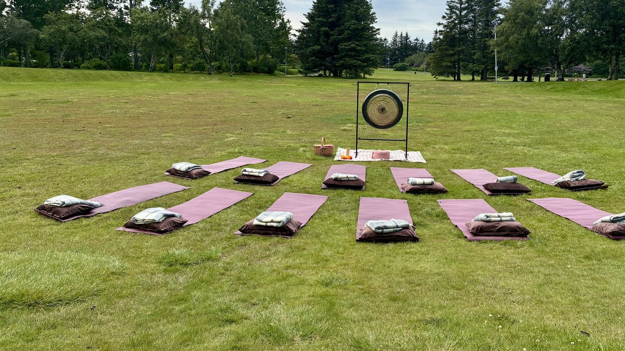 Yoga nidra and gong relaxation at Klambratún