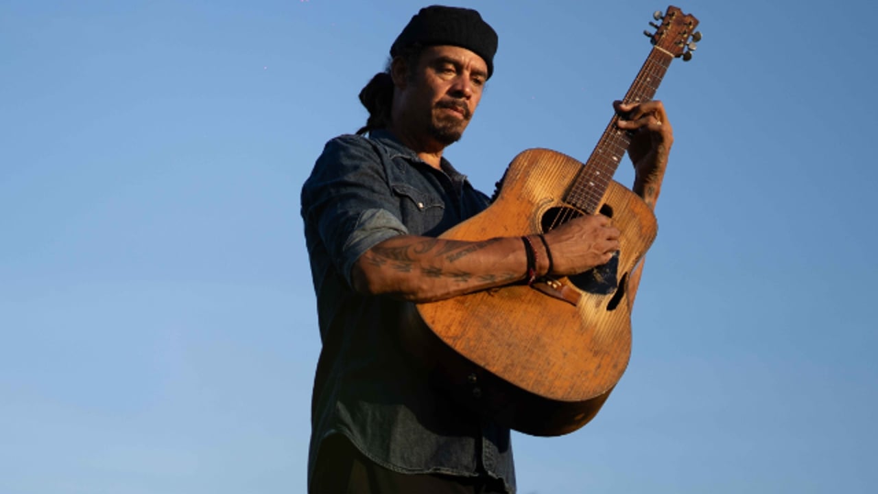 Michael Franti Trio - Heartstrings & Dynamite