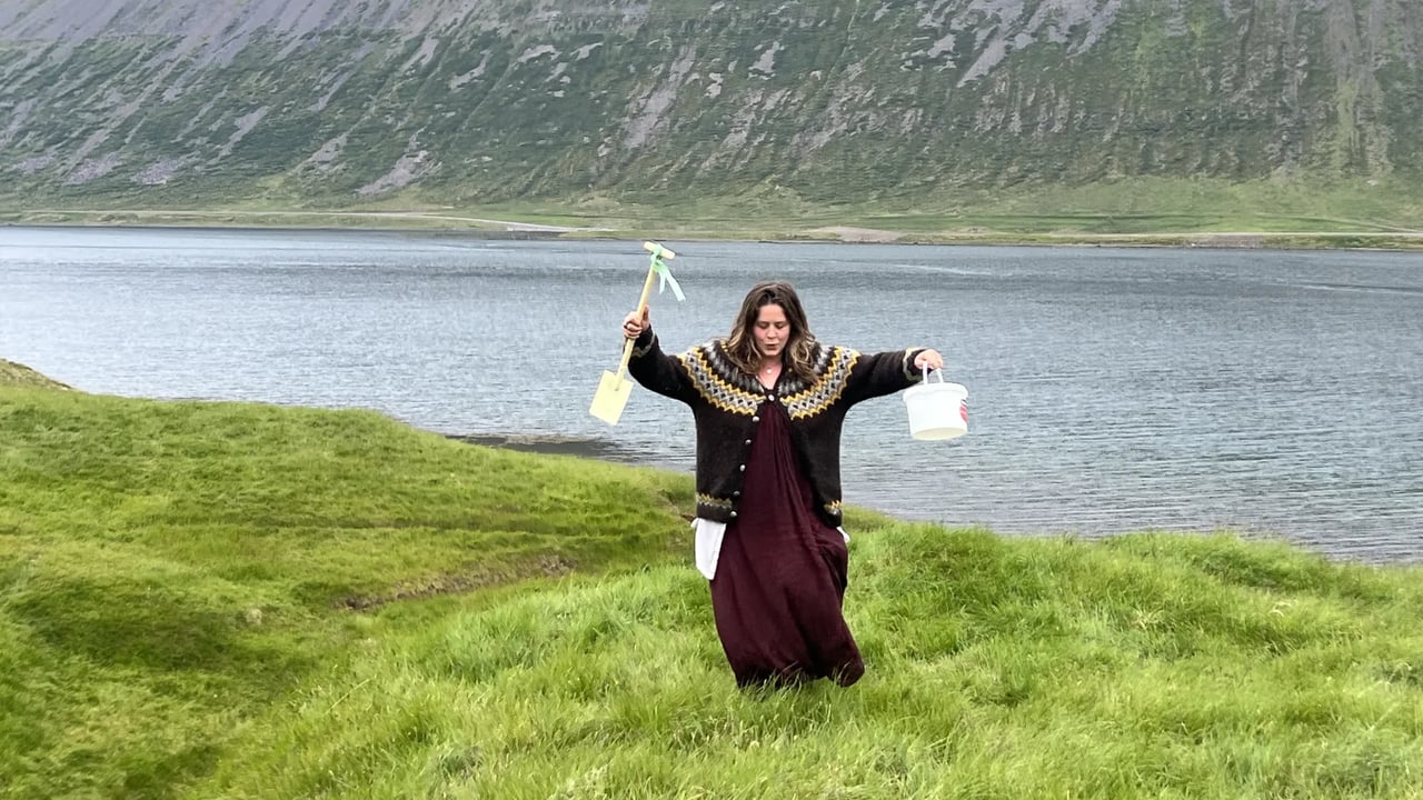 Leirlistasmiðja með Antoníu Berg: staðbundinn leir, jarðefni og útibrennsla
