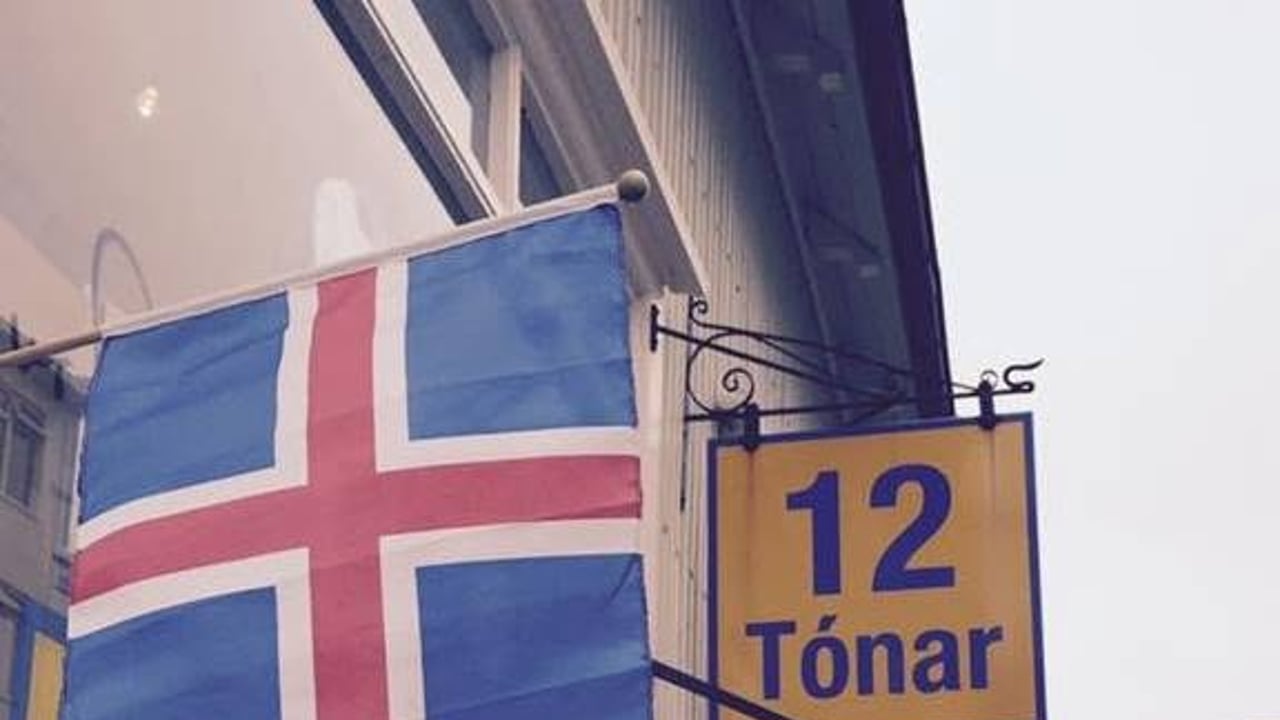 12 Tónar