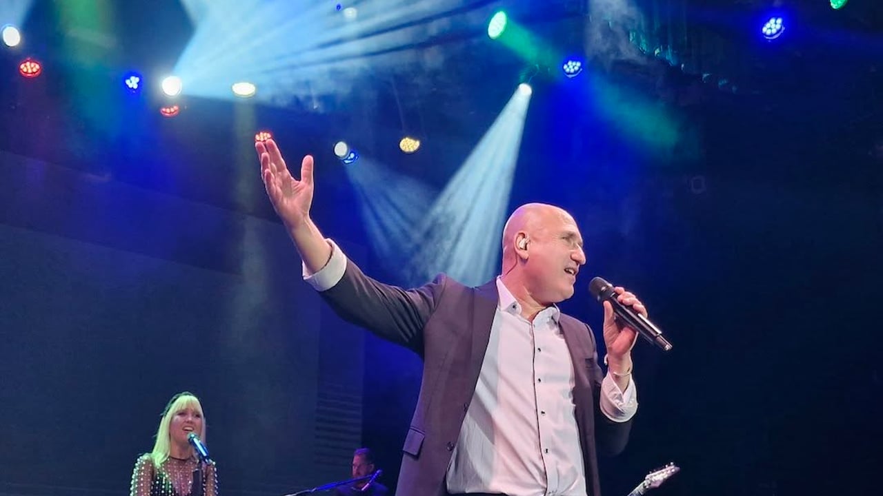 ONE VOICE | Greatest Hits of John Farnham