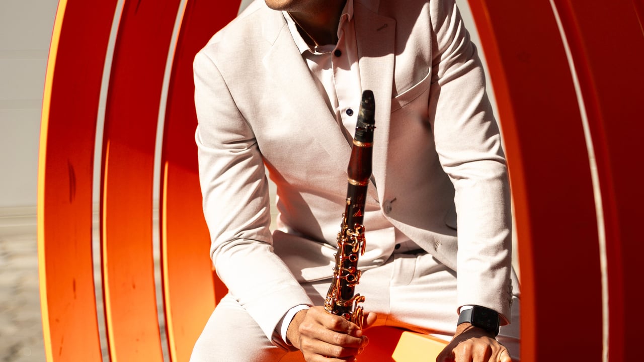  FLYGELSERIEN PRESENTERER: FELIX PEIKLI & FRIENDS