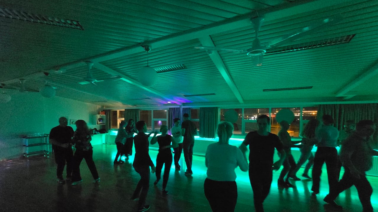 Salsaball í Mjóddinni