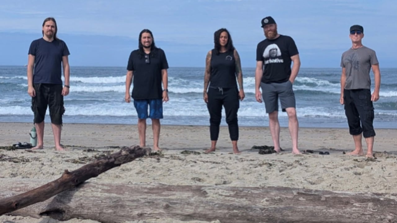 THE RUSTY FRETS with Midnight Cove