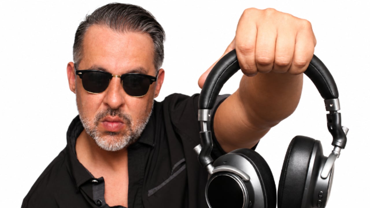 TOP 40 HITS IN THE FRONT BAR WITH DJ ROB