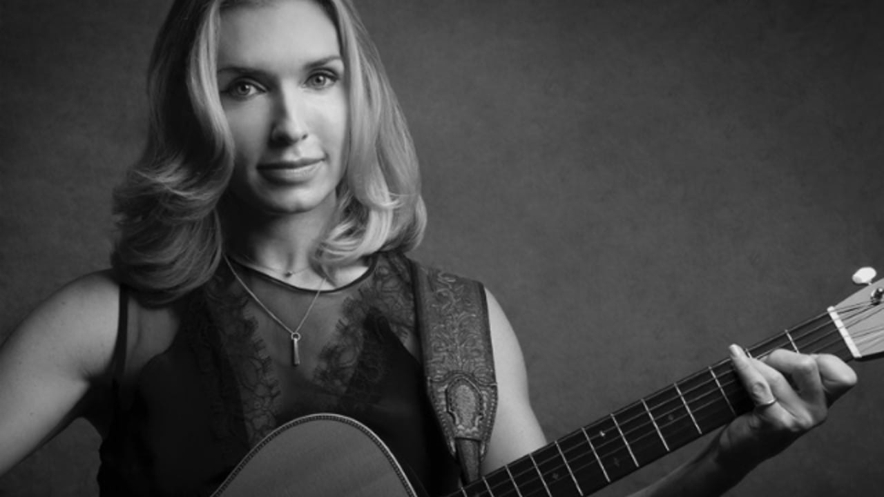 In The Round with Caroline Watkins & friends