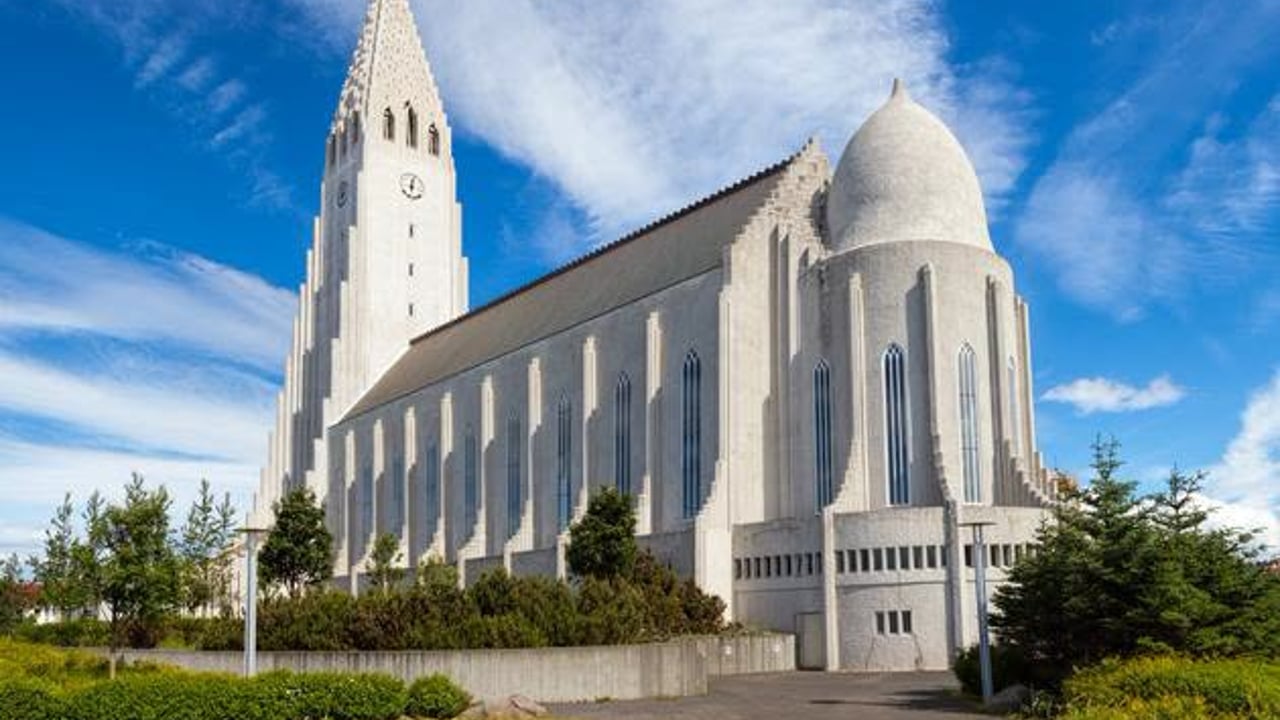 Kirkja í mótun - Þróun kirkjubygginga