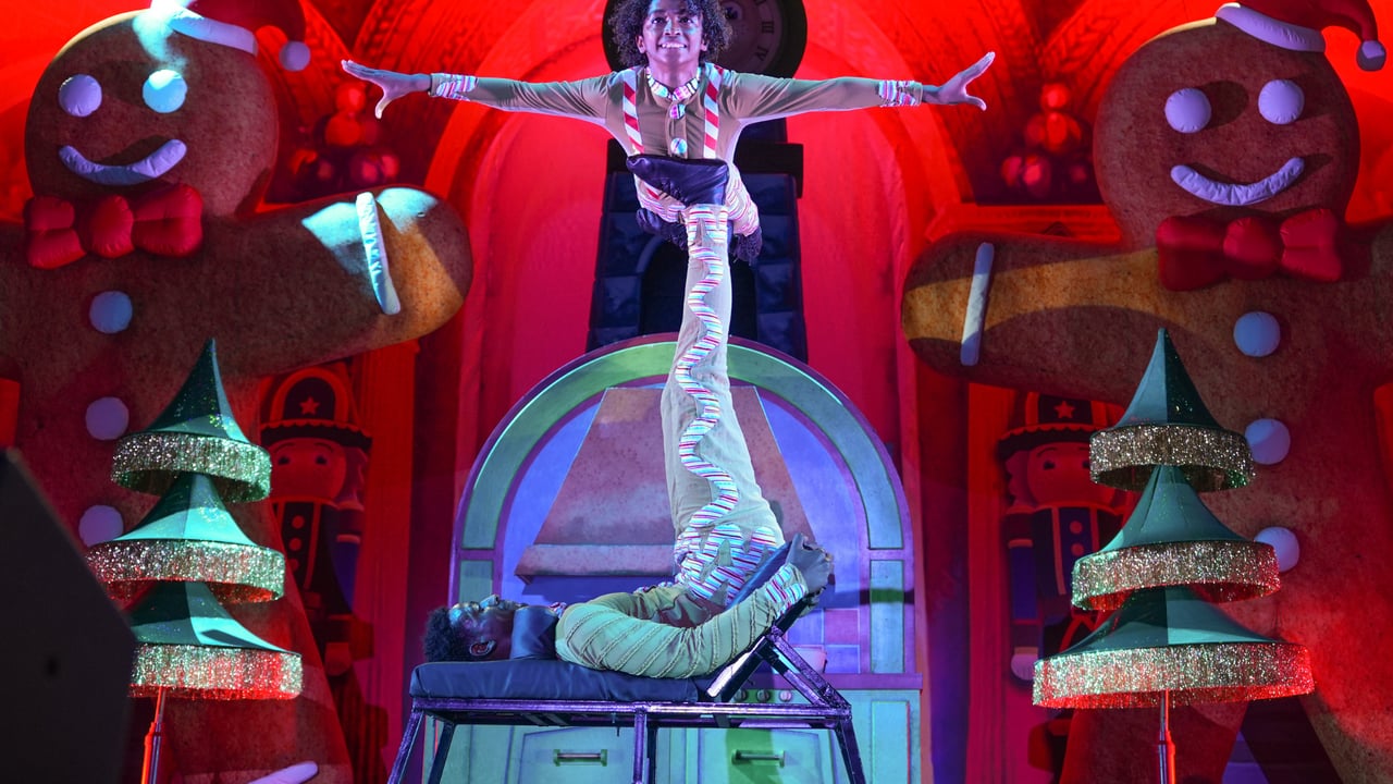 Cirque Dreams Holidaze (Touring)