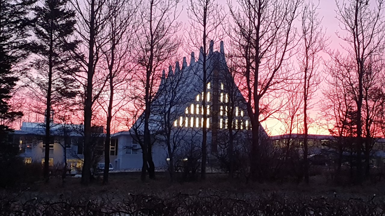 Messa með altarisgöngu