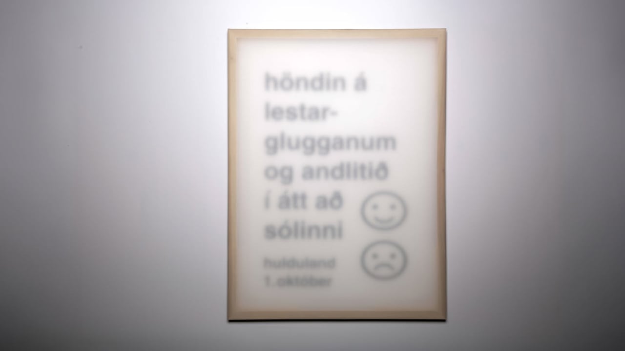 höndin á lestarglugganum og andlitið í átt að sólinni // Þ. Muni Jakobsson