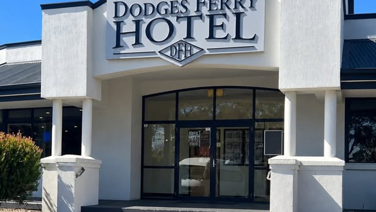 Dodges Ferry Hotel