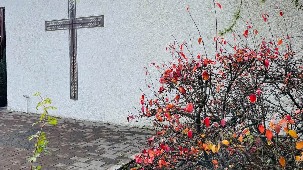 Minning látinna í Bústaðakirkju, ljósatendrun