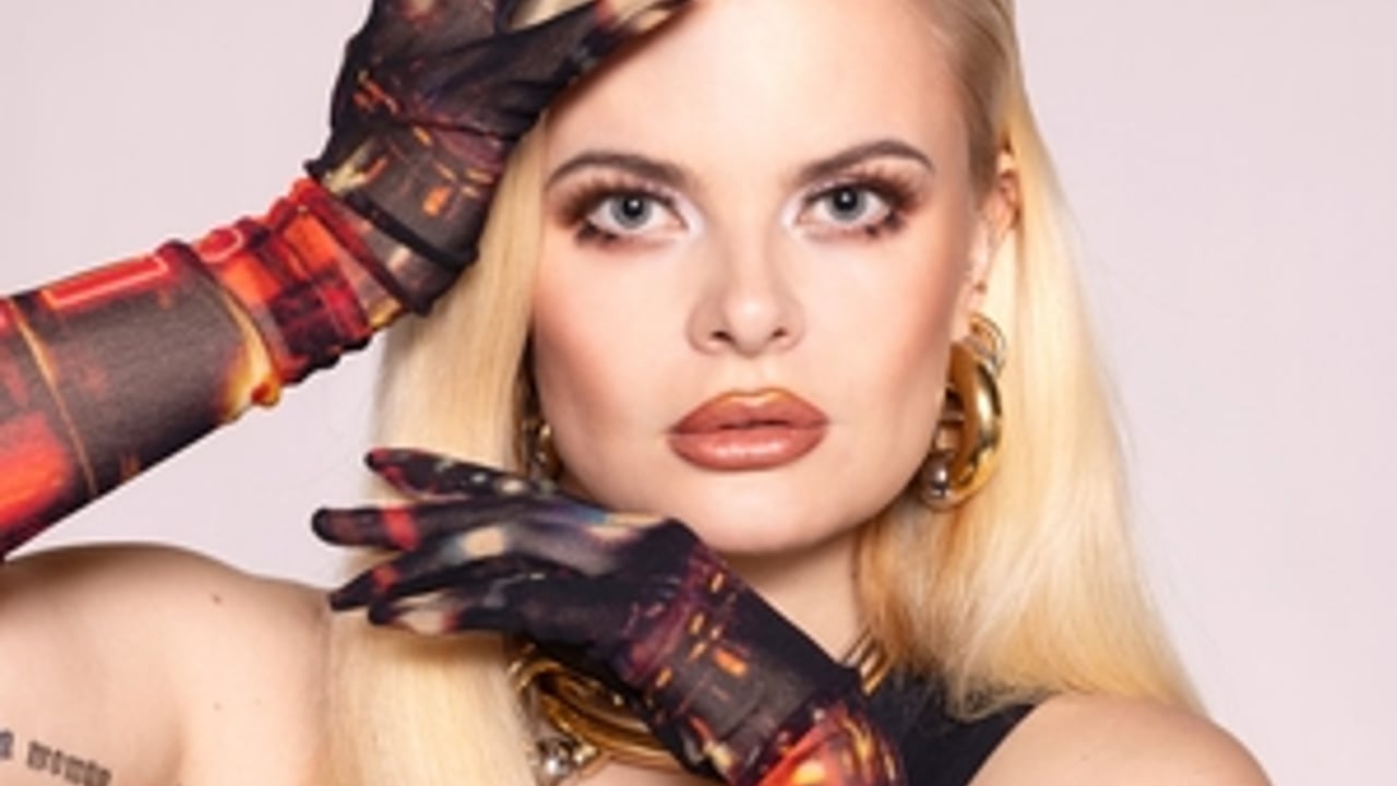 Erika Vikman Official