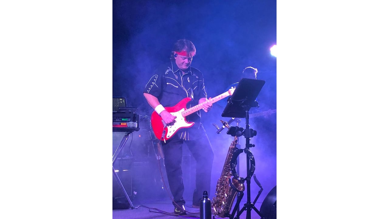 Money for Nothin - Dire Straits Tribute Show