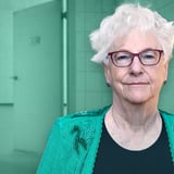Bak lukkede dører