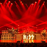 Love Guns - Hommage Kiss
