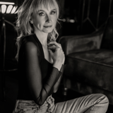 In The Round with Emily Shackelton & friends
