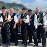 Show + dans med Ausekarane