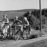 På cykel genom historien – bland badgäster, krigsfångar och sågverksfolk  
