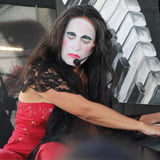 "MOEBIUS Teatro Clown, Pianina"