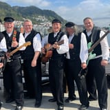 Show + dans med Ausekarane