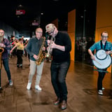 Gleðisveitin Hnokkar ásamt Sveiflustöðinni | Harpa býður heim
