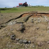 Söguganga: Víkingaaldarskáli í Höfnum