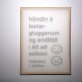 höndin á lestarglugganum og andlitið í átt að sólinni // Þ. Muni Jakobsson
