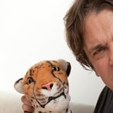Hans Teeuwen – De Laffe Verlosser