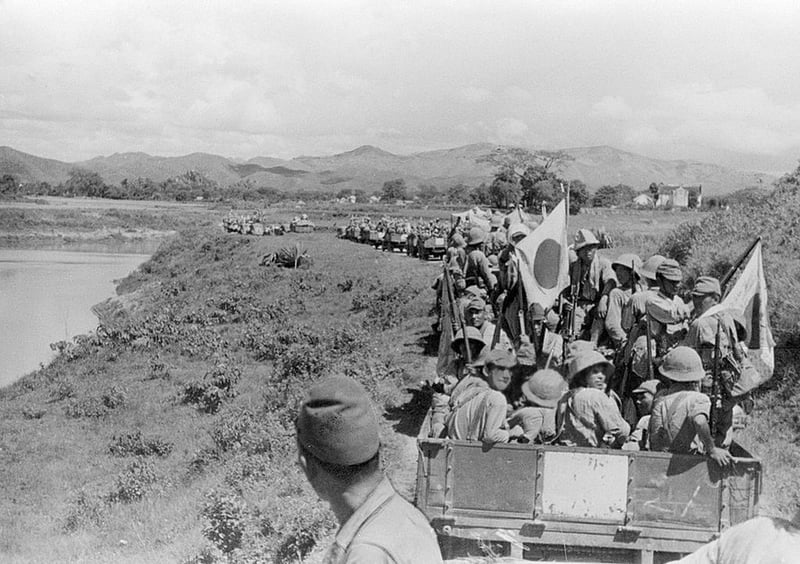 WW2 Original Japanese Photo Of SOLDIERS On Top Of Tank With, 46 OFF