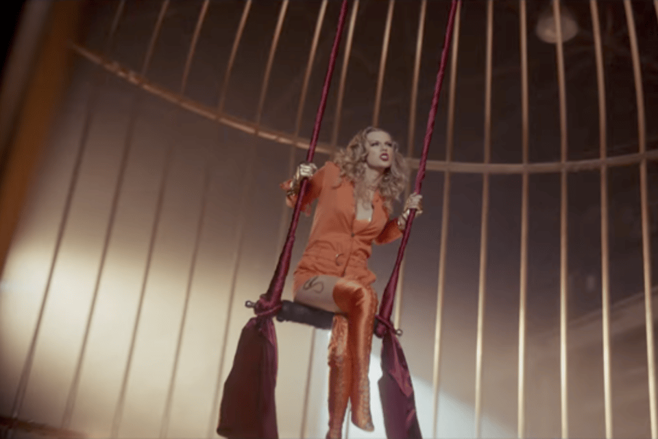 Taylor Swift Takes the Gloves Off